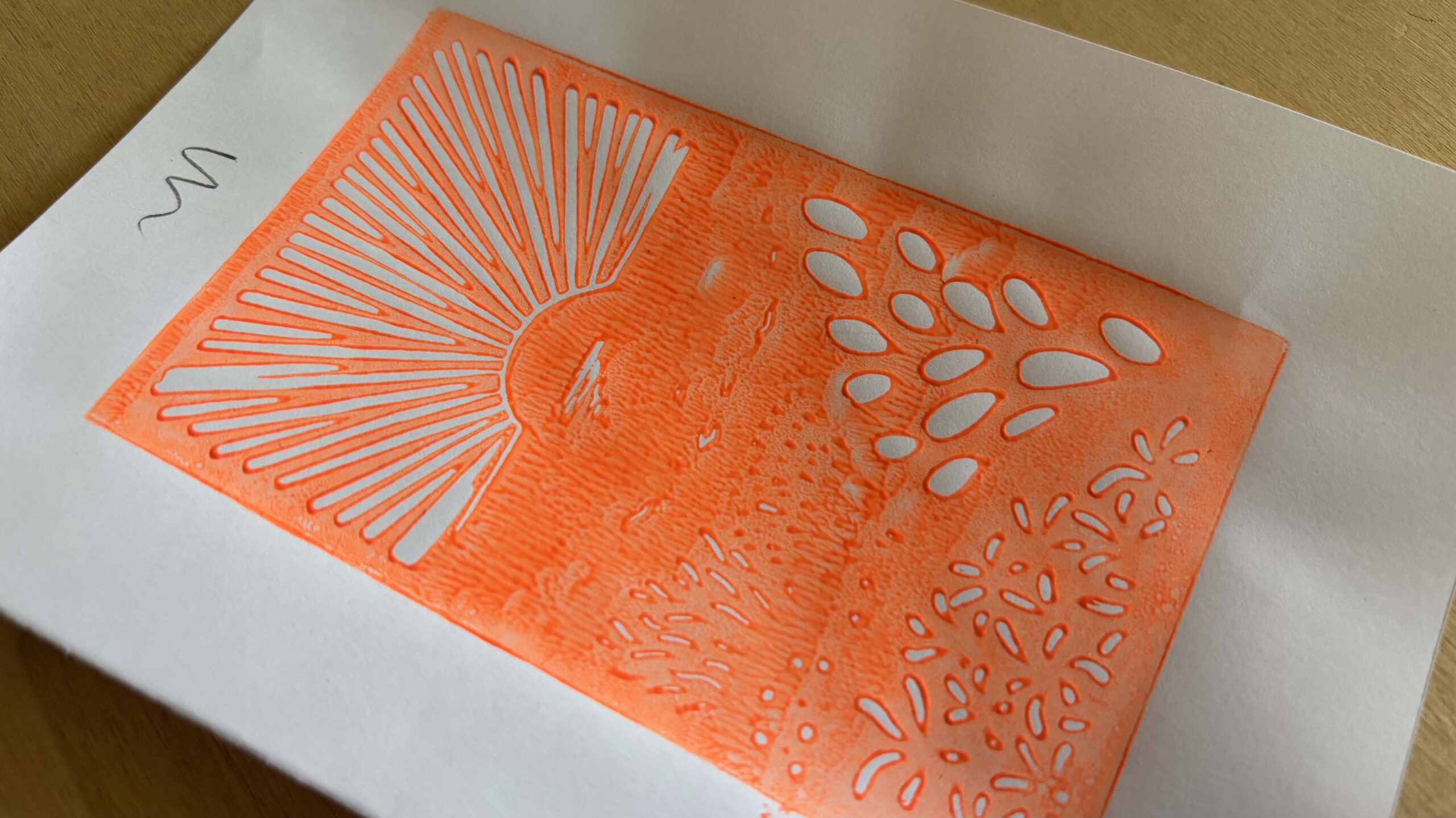 Exemple d'une impression en linogravure ratée avec de l'encre qui bave et bouche les détails à cause d'un excès de matière.